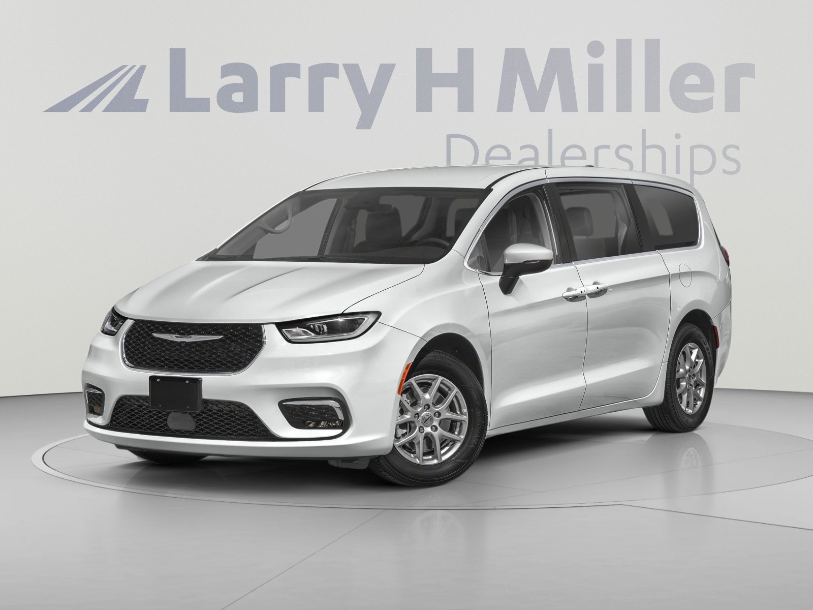 Used 2023 Chrysler Pacifica Limited w/ Uconnect Theater Family Group