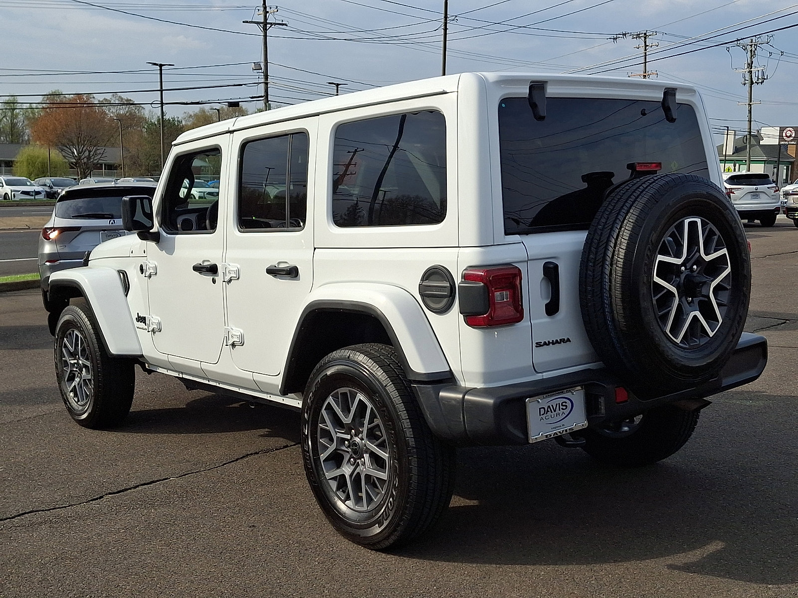 Used 2025 Jeep Wrangler Unlimited Sahara AWD/4WD image 6