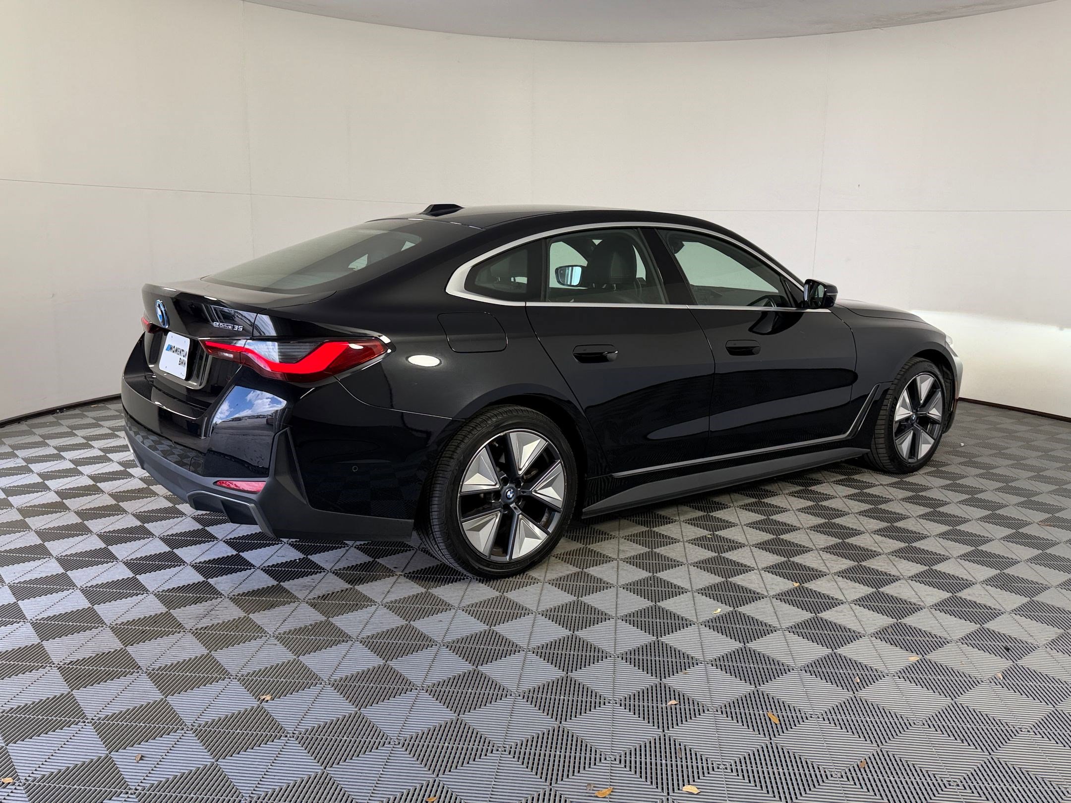 Used 2023 BMW i4 eDrive35 w/ Premium Package image 9