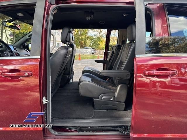 Used 2019 Dodge Grand Caravan SXT image 35