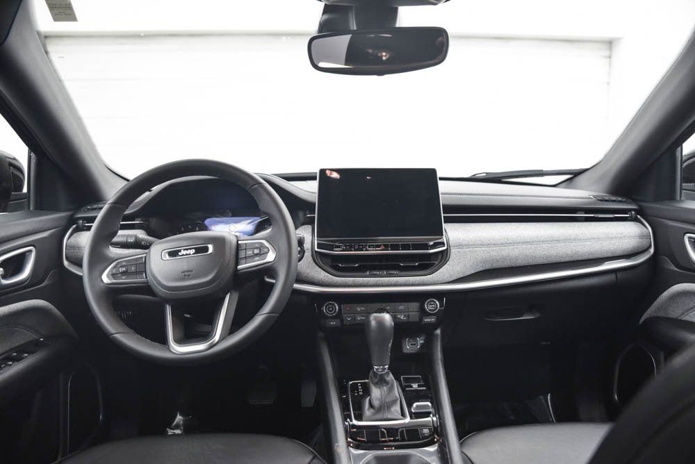 Used 2023 Jeep Compass Latitude image 22