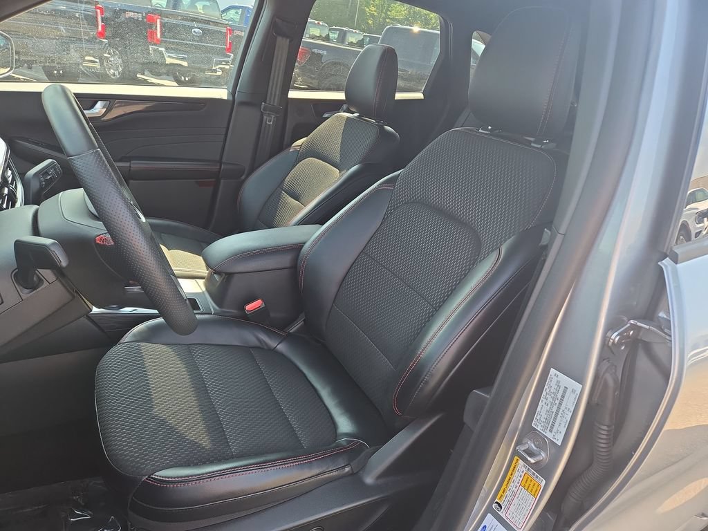 Used 2023 Ford Escape ST-Line Select w/ Tech Pack #2 AWD/4WD image 6
