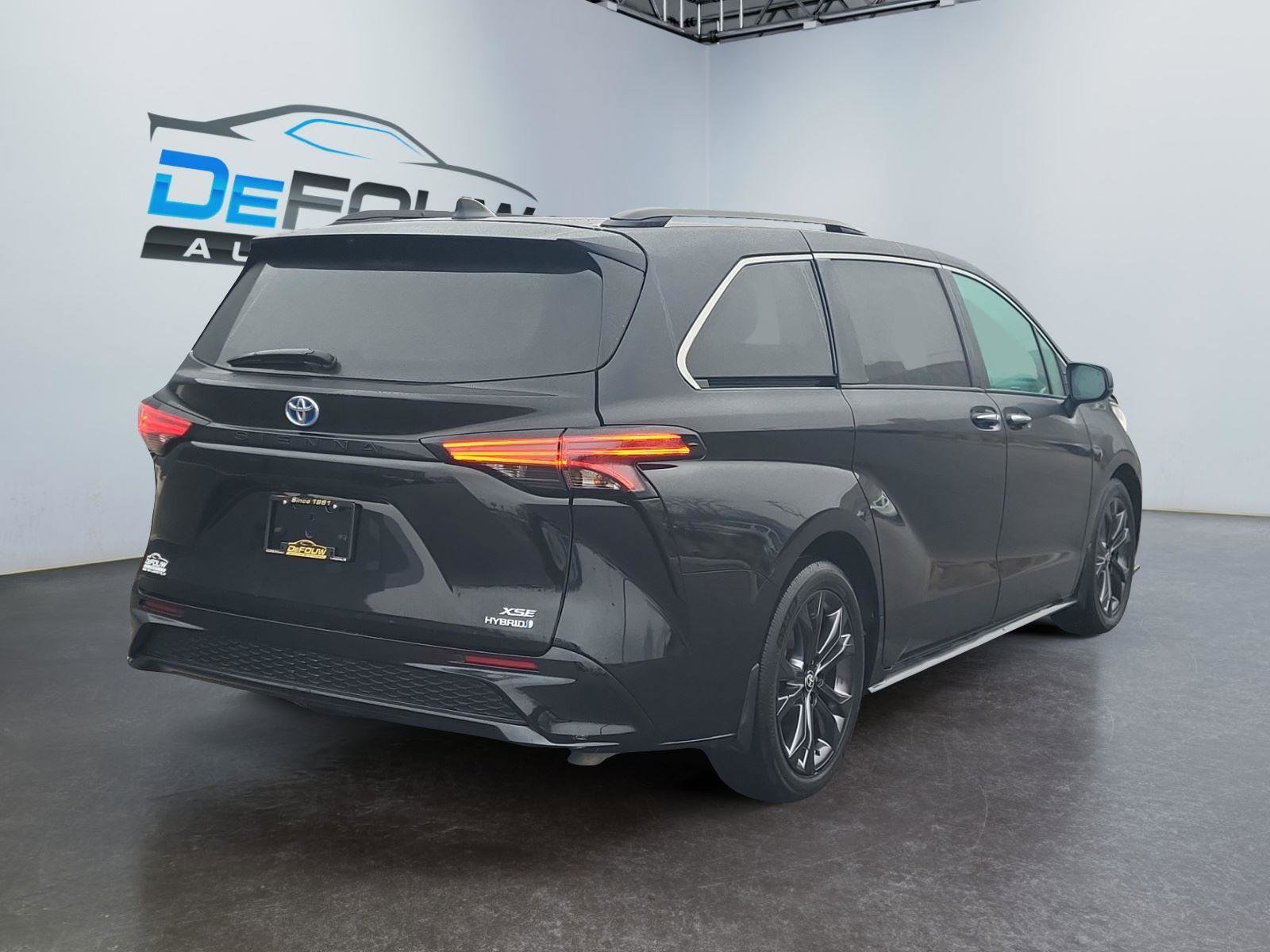 Used 2023 Toyota Sienna XLE image 3
