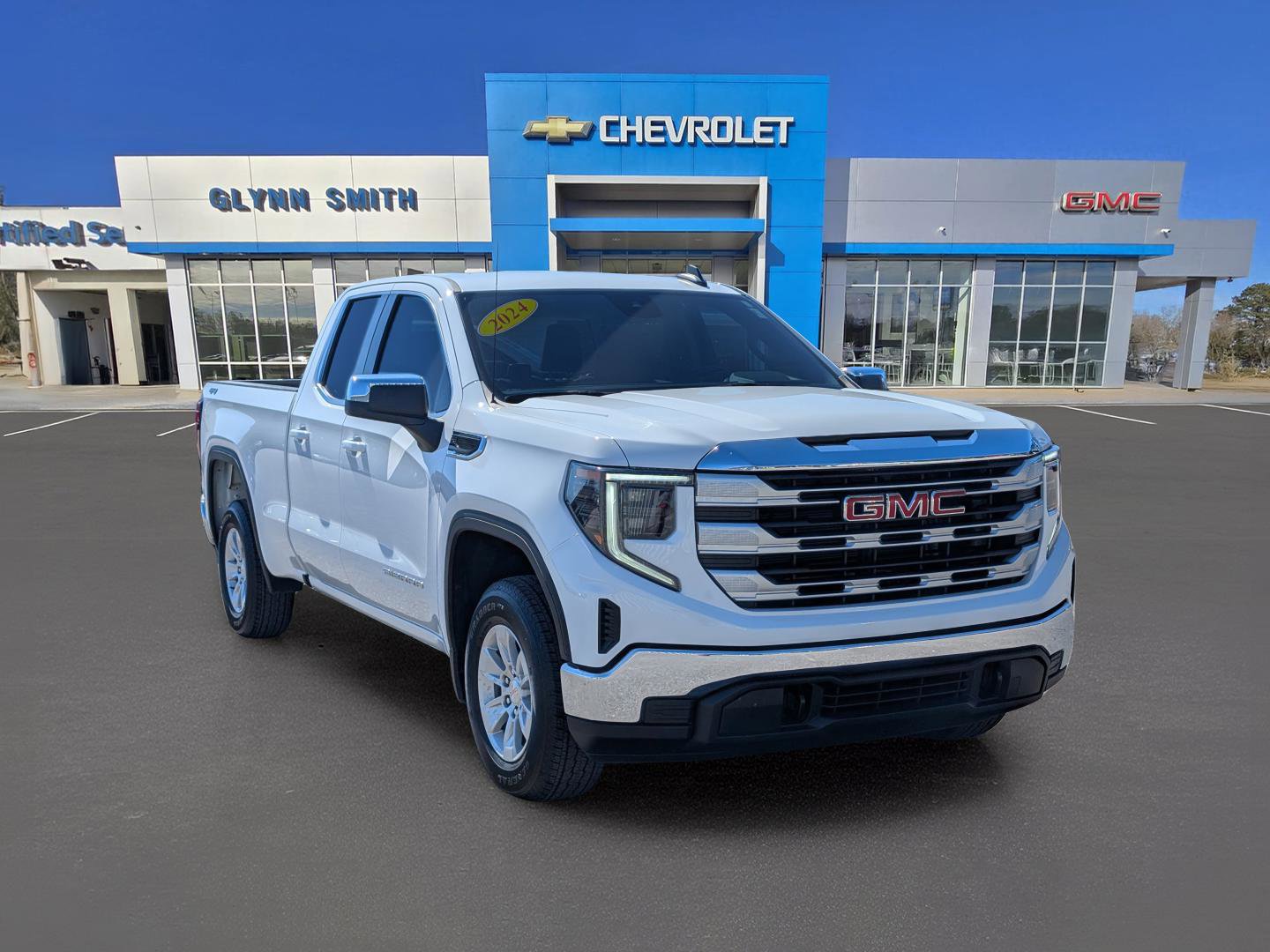 Used 2024 GMC Sierra 1500 SLE image 3