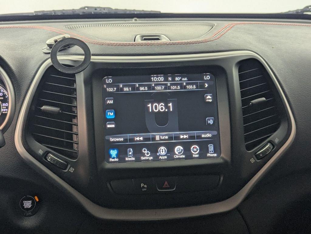 Used 2018 Jeep Cherokee Trailhawk AWD/4WD image 20