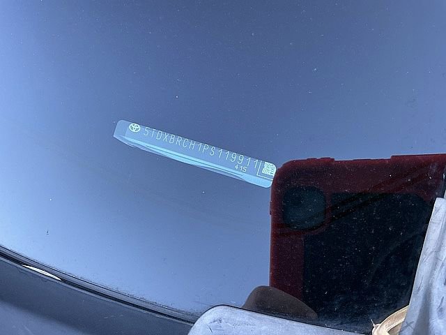 Used 2023 Toyota Highlander Limited image 32