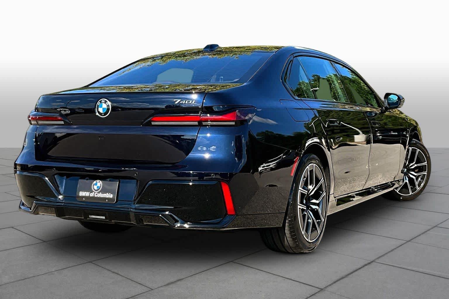 Used 2025 BMW 740i w/ Premium Package RWD image 12