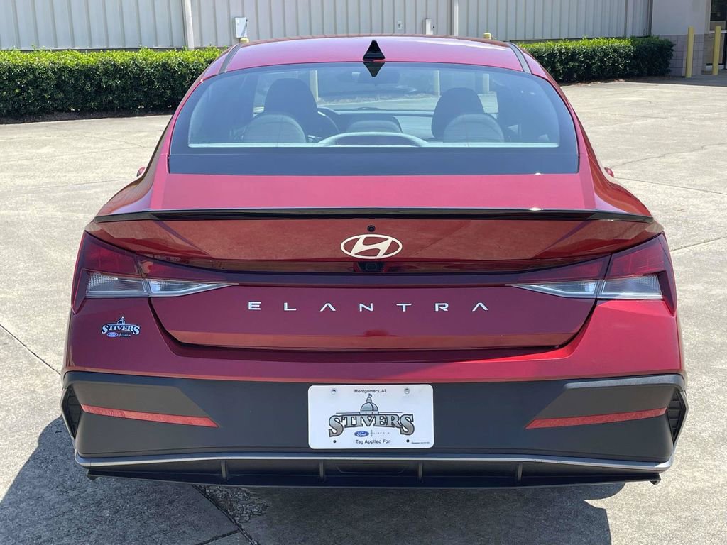Used 2026 Hyundai Elantra Sport FWD image 4