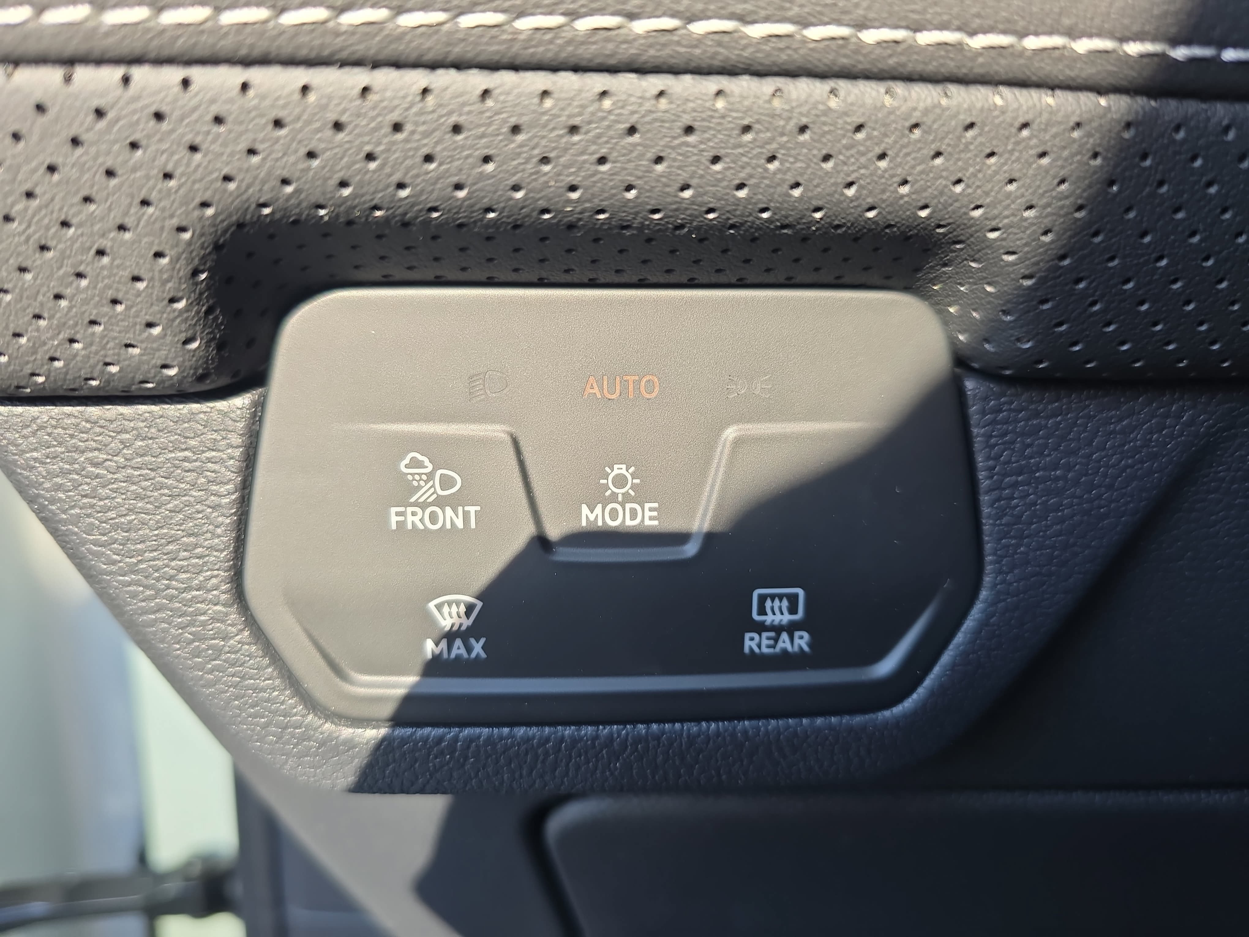 New 2026 Volkswagen Atlas SE FWD image 27