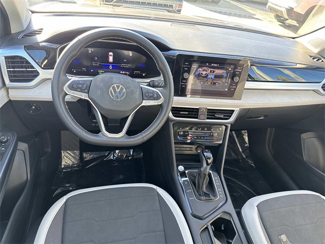 Certified 2025 Volkswagen Taos SE w/ Panoramic Sunroof Package image 7