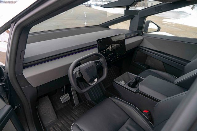 Used 2024 Tesla Cybertruck AWD Crew Cab image 33