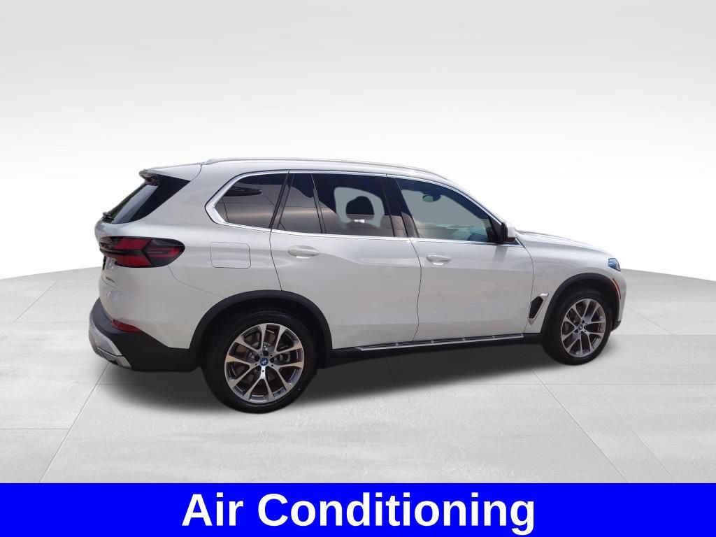 Used 2025 BMW X5 xDrive50e AWD/4WD image 11