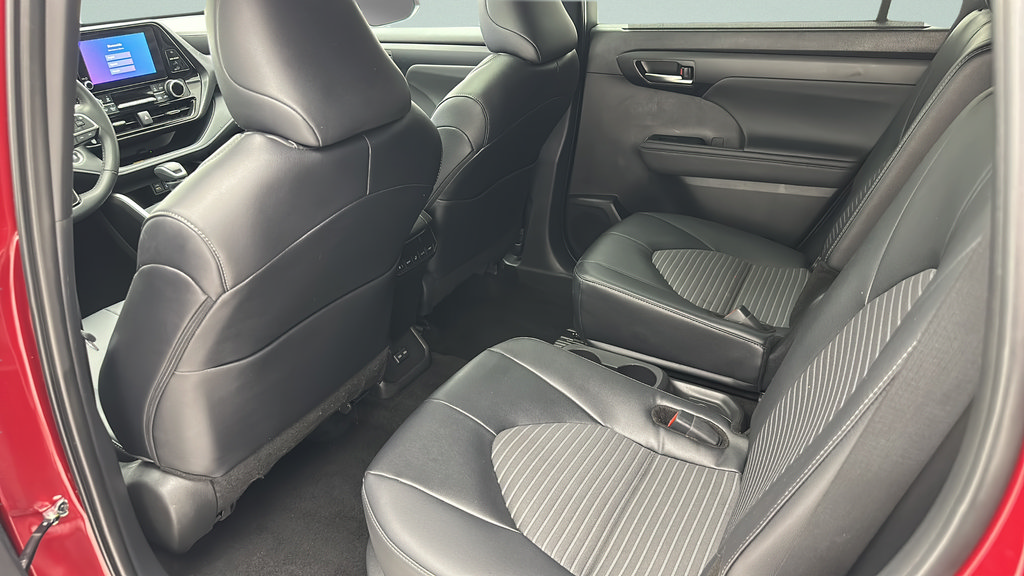 Used 2025 Toyota Highlander Limited AWD/4WD image 9