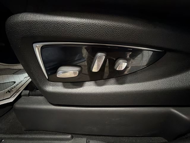 Used 2016 Cadillac Escalade Luxury image 12