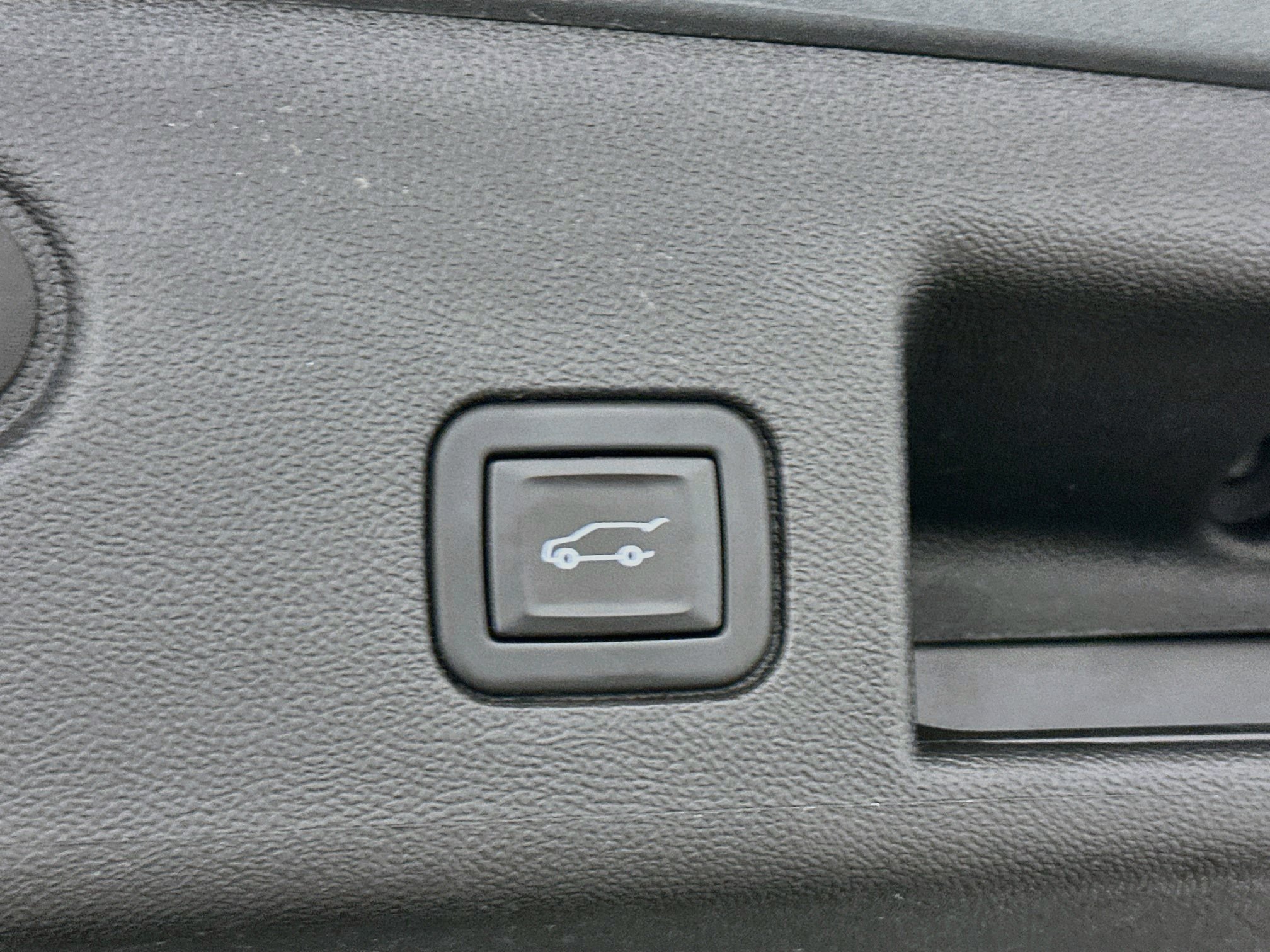 Used 2023 Chevrolet Equinox Premier AWD/4WD image 32