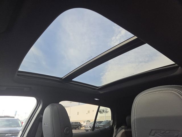 New 2025 Chevrolet Equinox EV RS w/ Convenience Package II FWD image 3