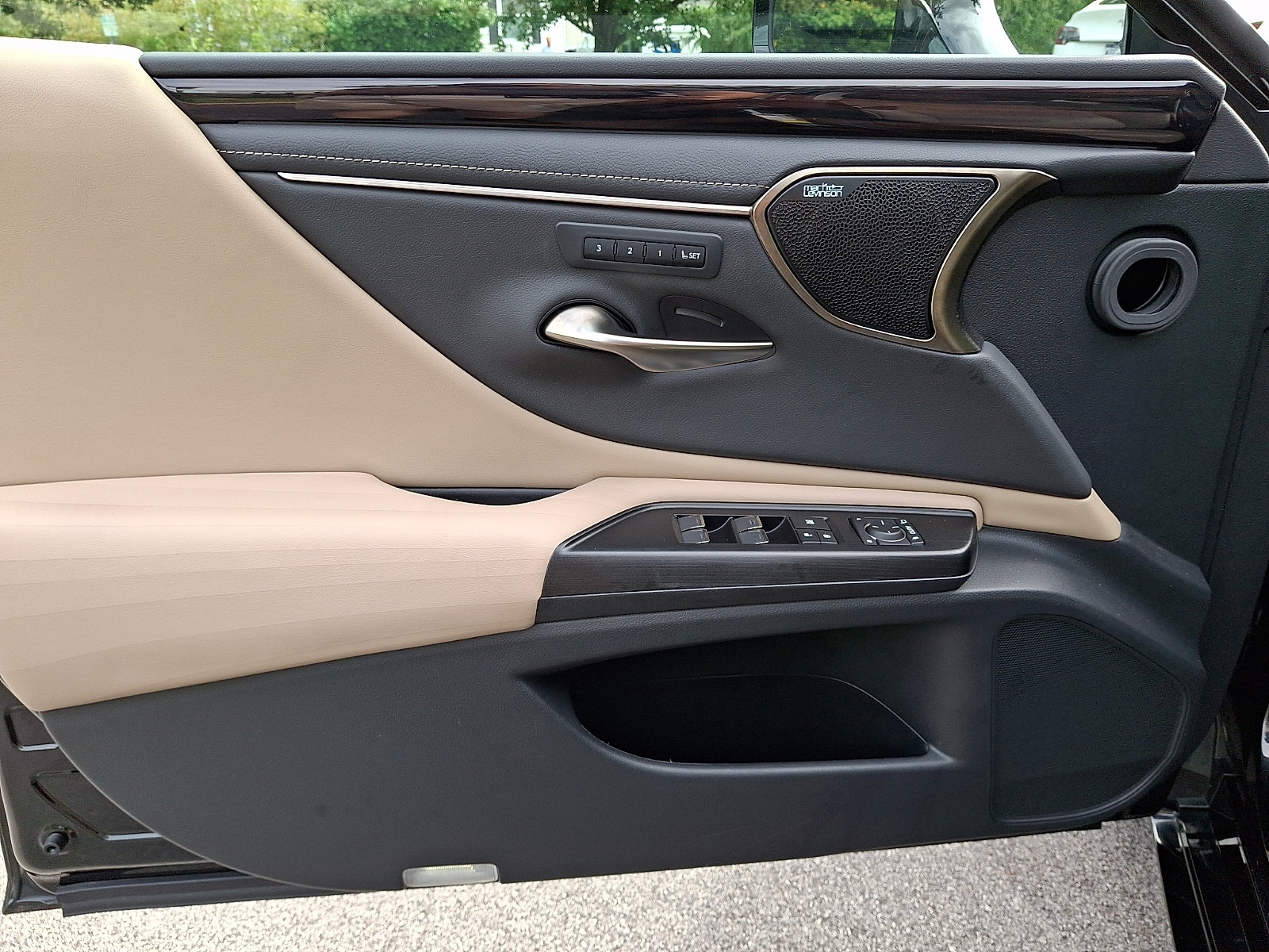 Certified 2021 Lexus ES 300h w/ Accessory Package FWD image 13