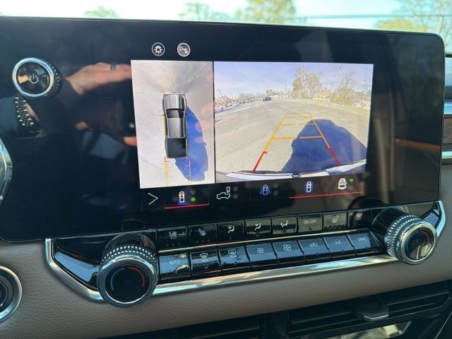 Used 2024 GMC Canyon Denali image 18