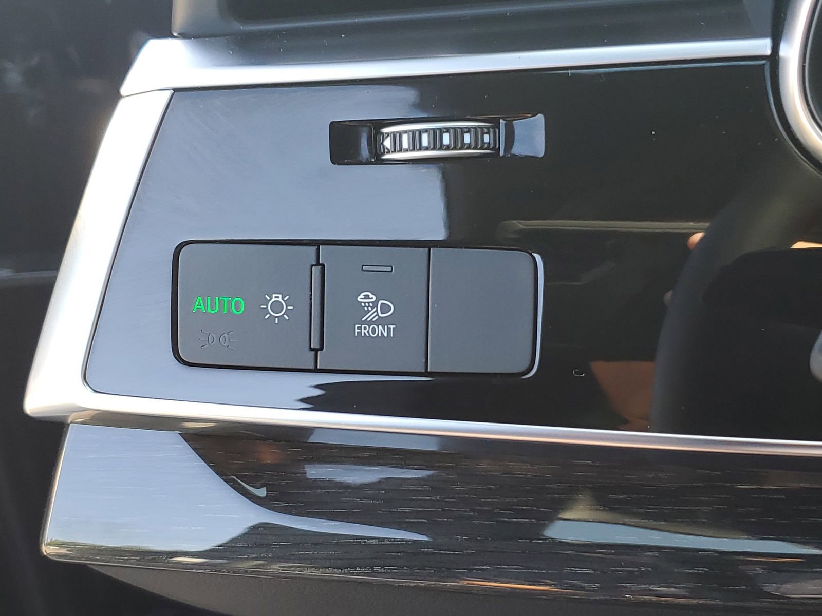 Used 2025 Audi Q8 Premium w/ Black Optic Package image 23