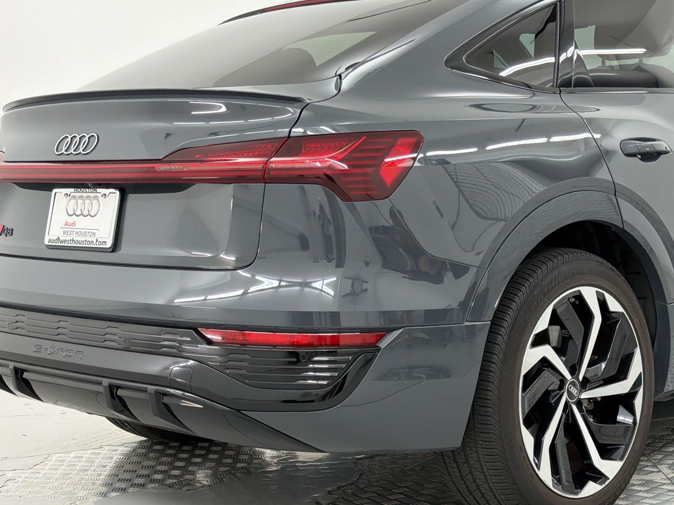 Certified 2024 Audi Q8 e-tron Premium Plus w/ Premium Plus Package AWD/4WD image 27