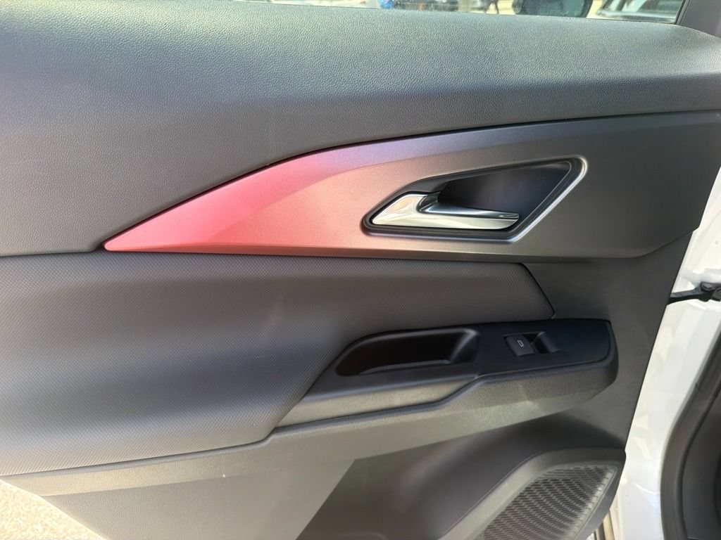 Used 2024 Chevrolet Equinox EV RS FWD image 18