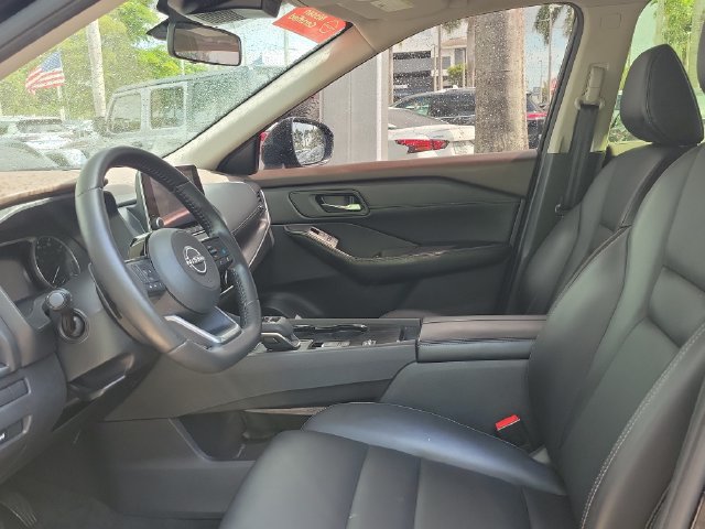 Used 2023 Nissan Rogue SV w/ SV Premium B Package FWD image 16