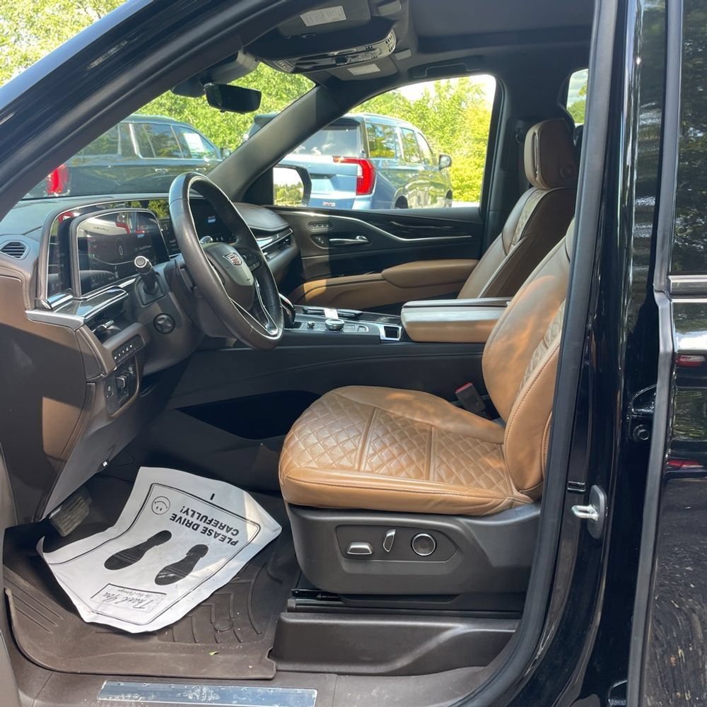 Used 2022 Cadillac Escalade Sport w/ LPO, ONYX Package AWD/4WD image 7