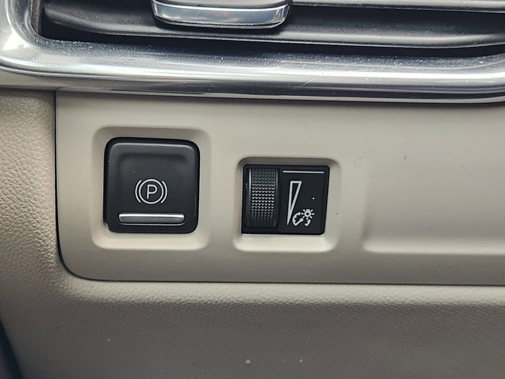 Certified 2023 Cadillac XT4 Premium Luxury w/ Cold Weather Package image 24