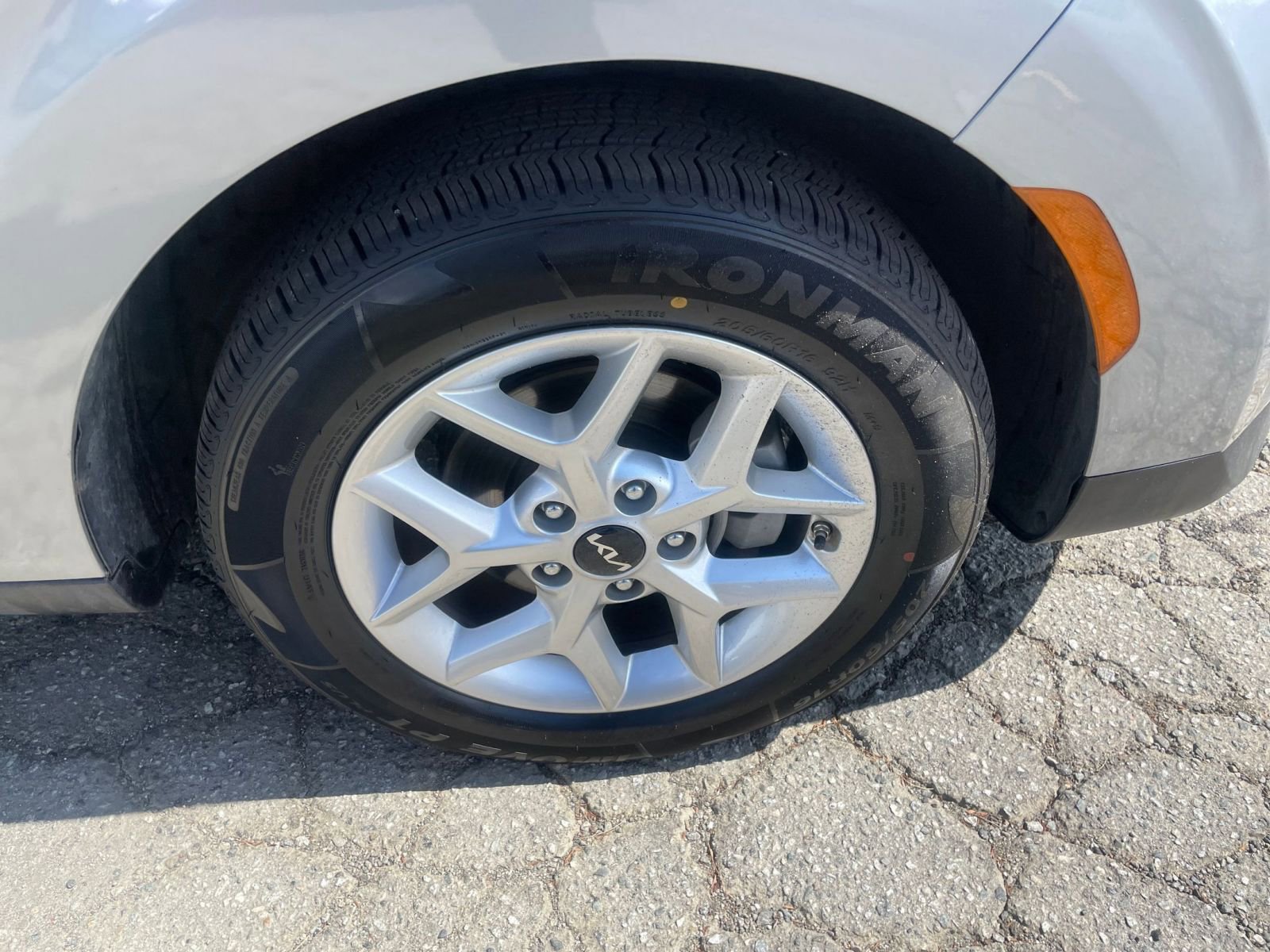 Used 2025 Kia Soul LX w/ LX Technology Package FWD image 30