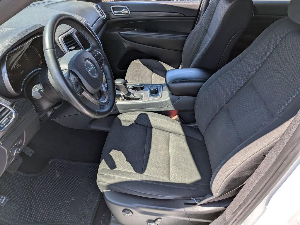 Used 2019 Jeep Grand Cherokee Laredo AWD/4WD image 14