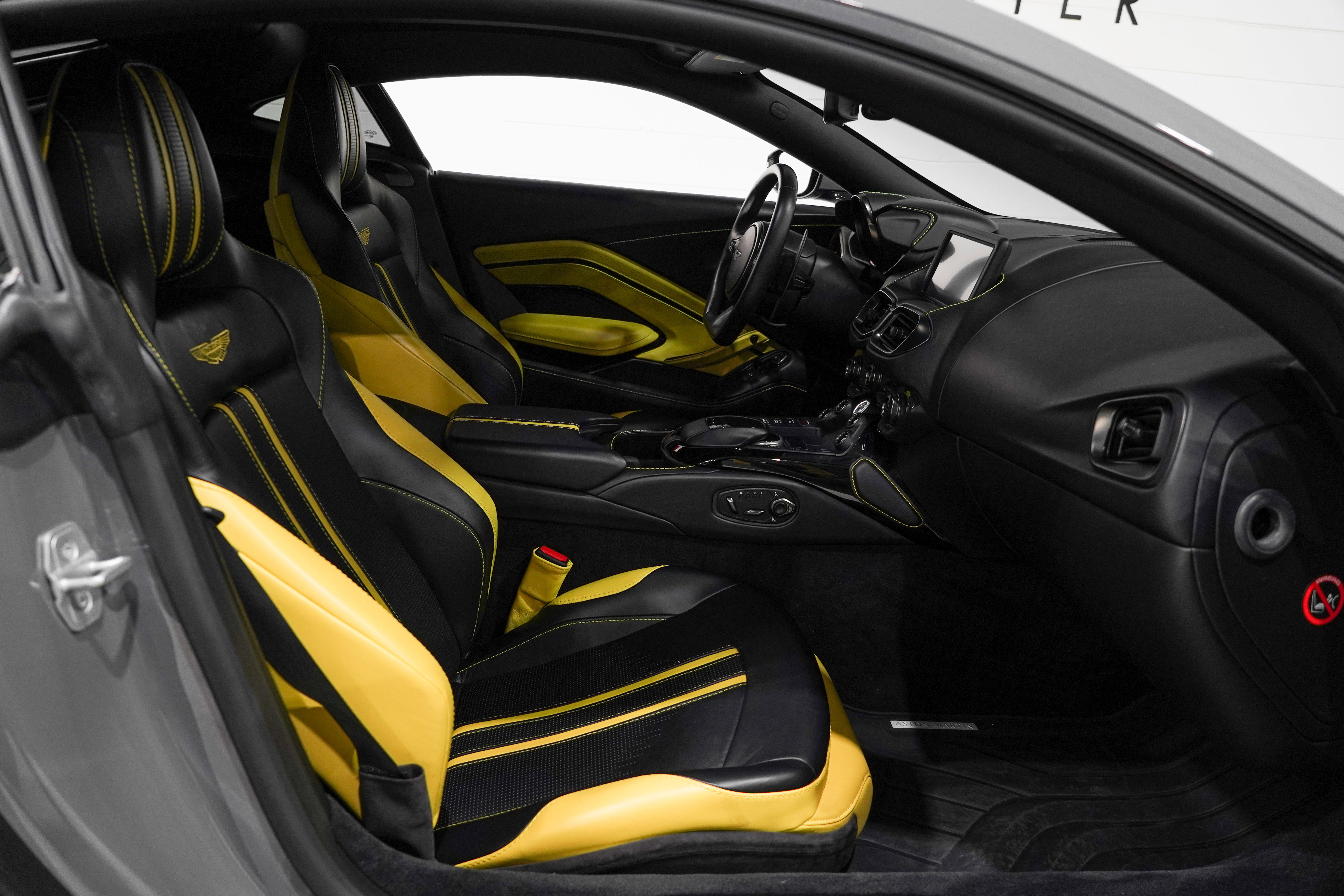 Used 2020 Aston Martin V8 Vantage Coupe RWD image 17