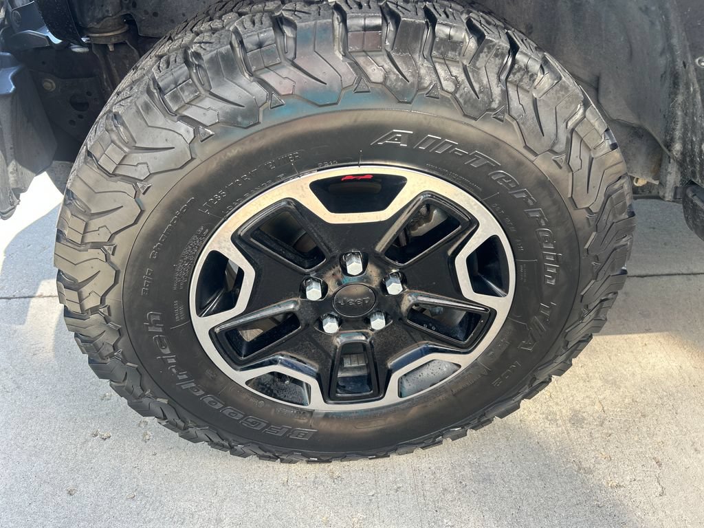 Used 2019 Jeep Wrangler Unlimited Sahara AWD/4WD image 14