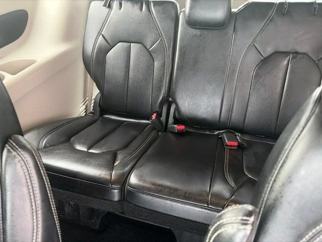 Used 2023 Chrysler Pacifica Touring-L FWD image 29