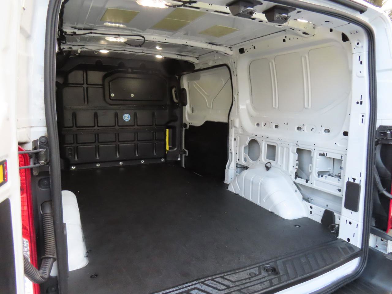 Used 2018 Ford Transit 250 130 Low Roof RWD image 12