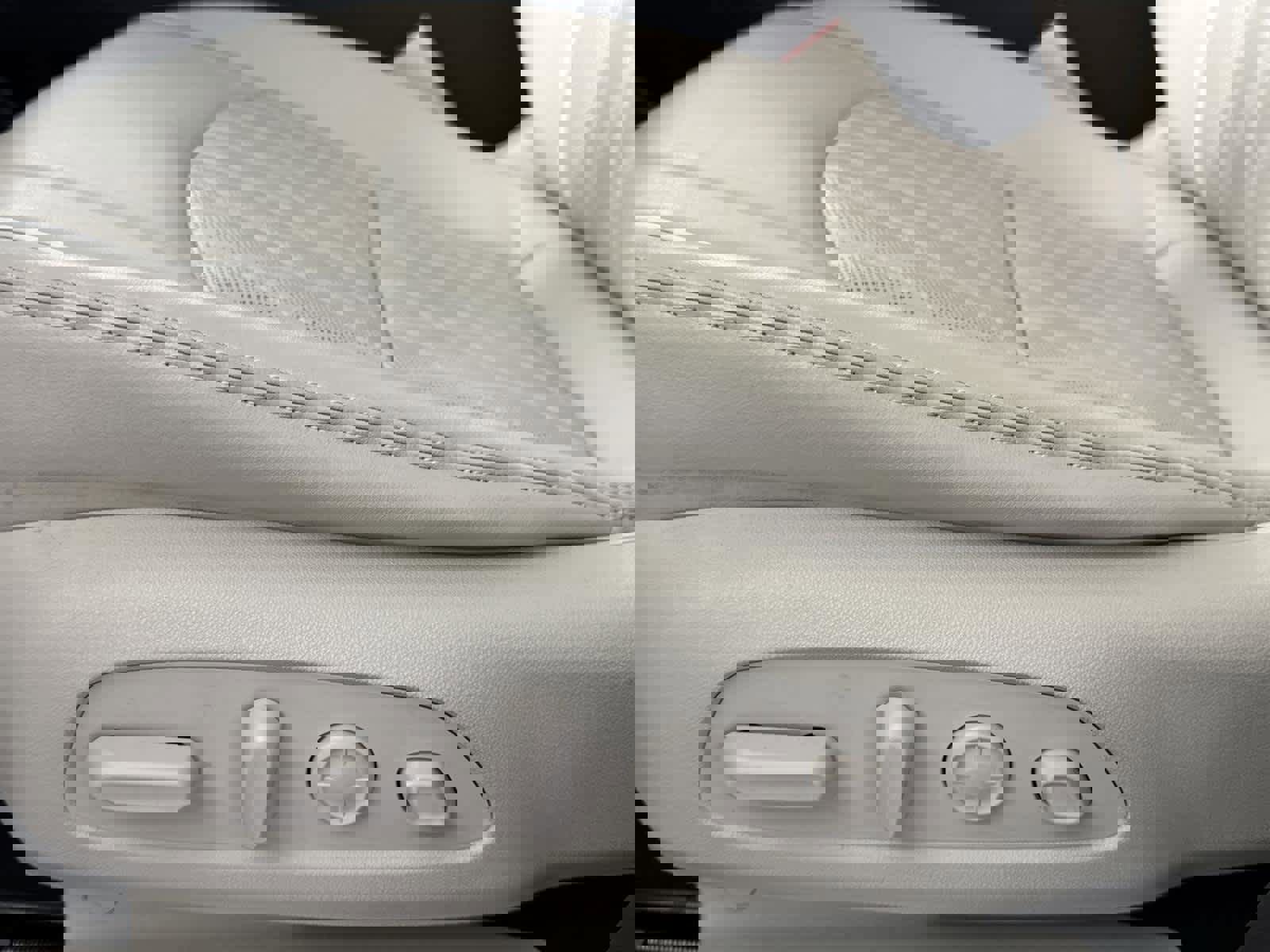 Used 2022 Buick Enclave Avenir w/ Avenir Technology Package image 12