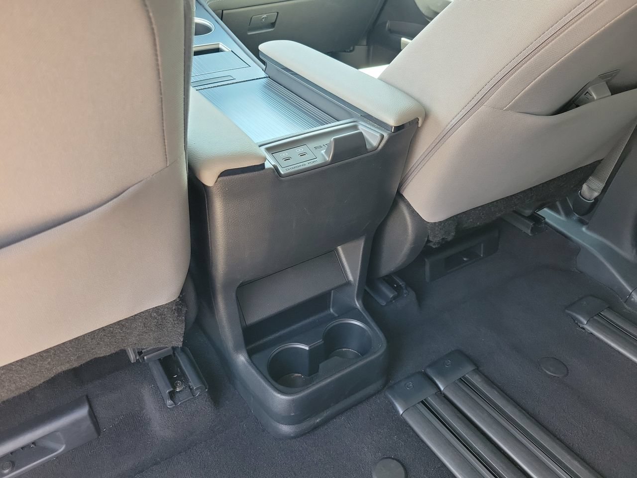 Used 2025 Toyota Sienna LE FWD image 12