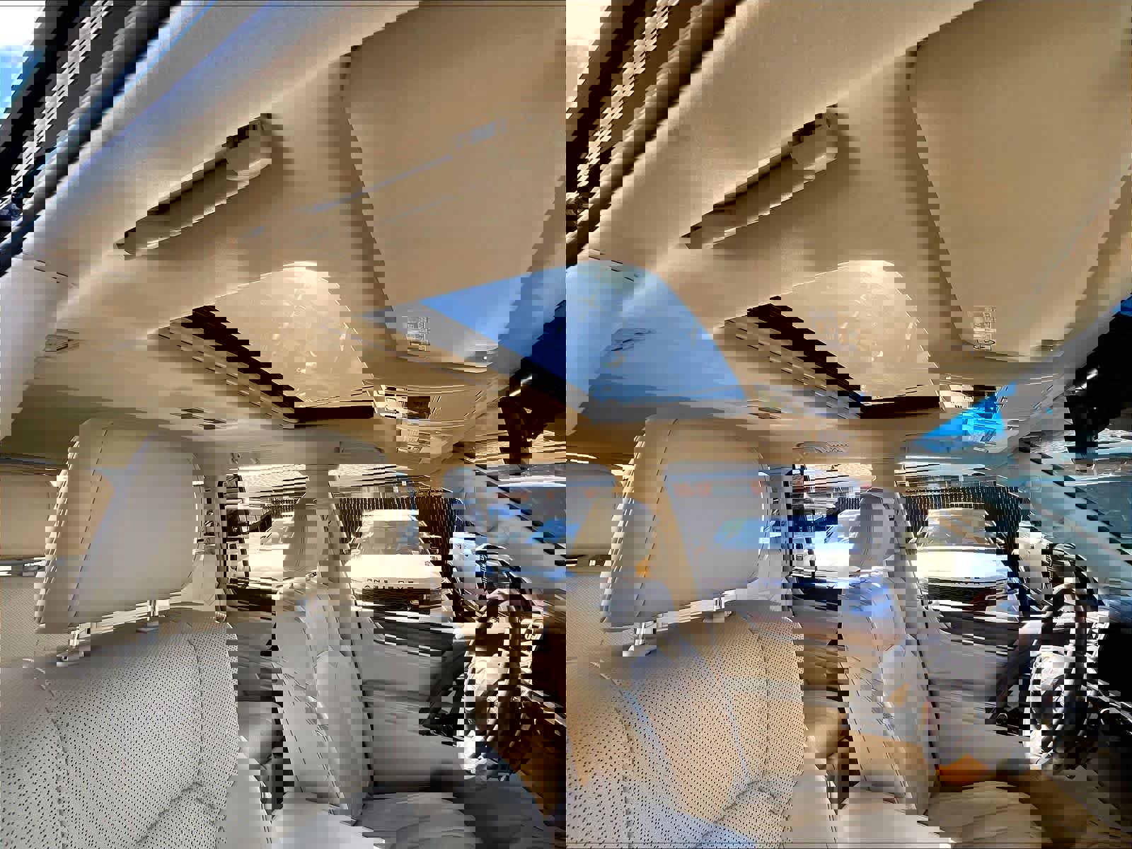 Used 2020 Lexus LX 570 4WD w/ Luxury Package image 23