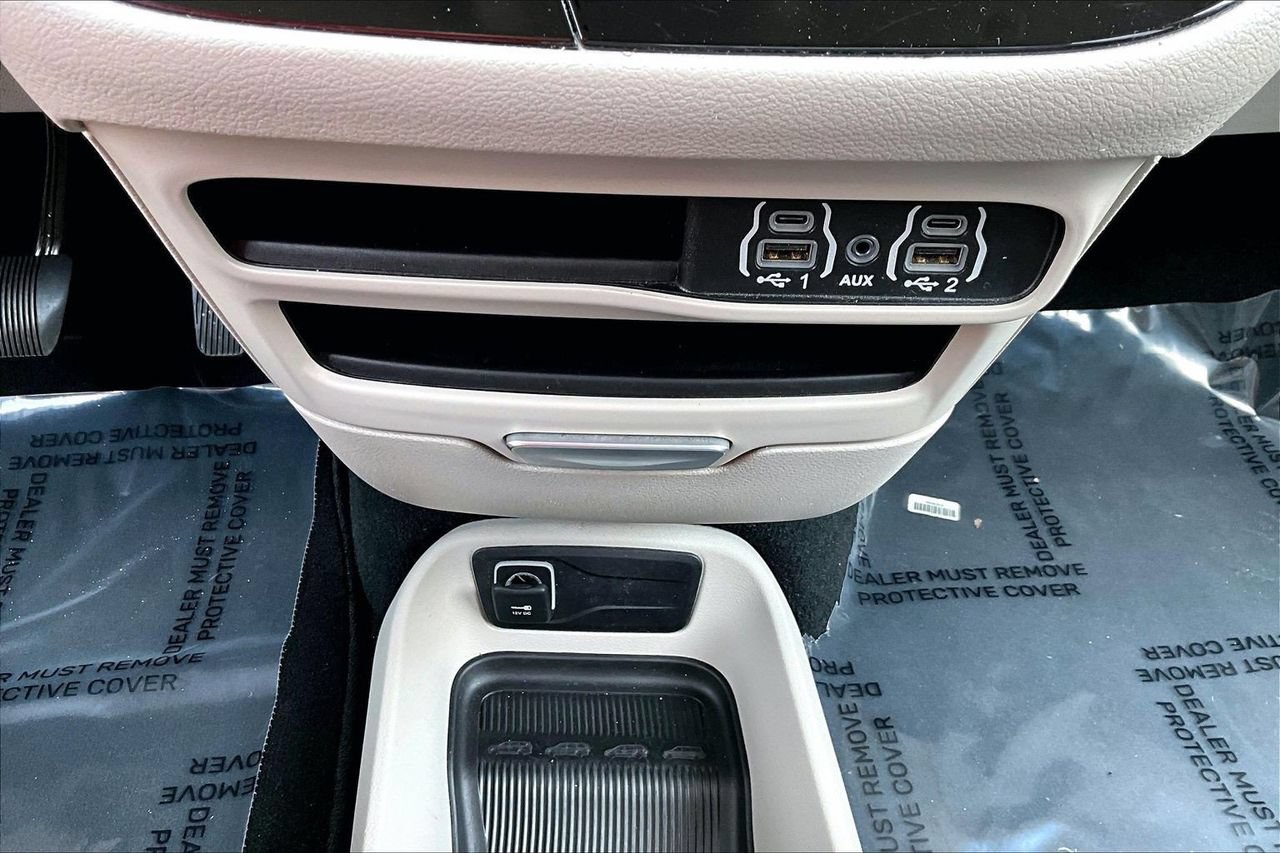 Certified 2023 Chrysler Voyager LX FWD image 15