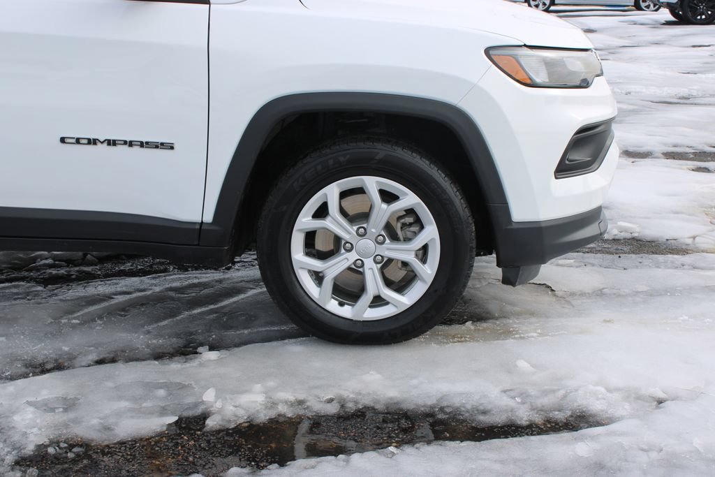 Used 2024 Jeep Compass Latitude AWD/4WD image 12