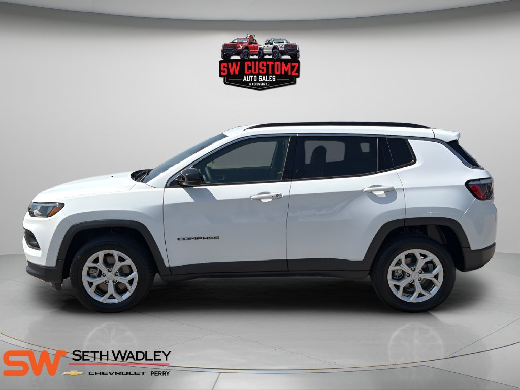 Used 2024 Jeep Compass Latitude AWD/4WD image 4