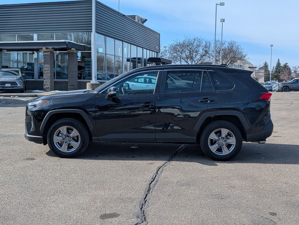 Used 2025 Toyota RAV4 XLE w/ Convenience Package image 4