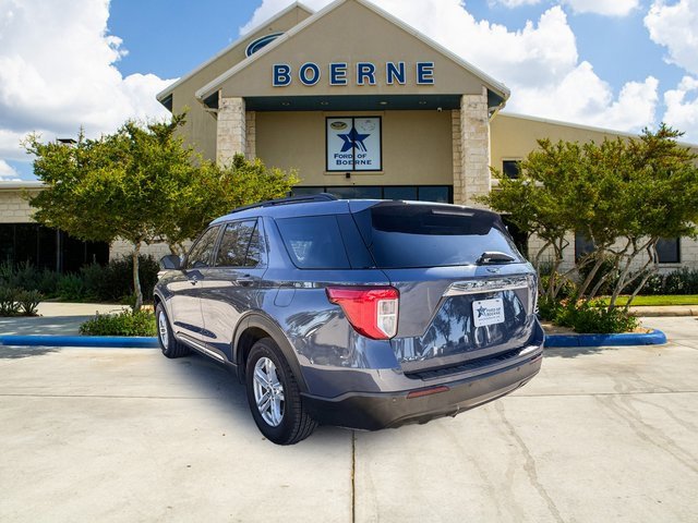 Used 2021 Ford Explorer XLT image 3