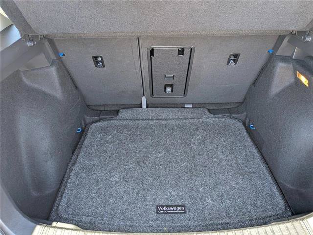 Used 2022 Volkswagen Taos SEL w/ Panoramic Sunroof Package FWD image 6