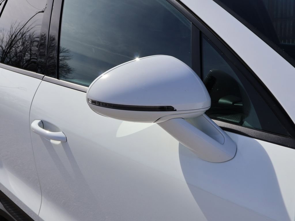 Used 2025 Porsche Macan image 15