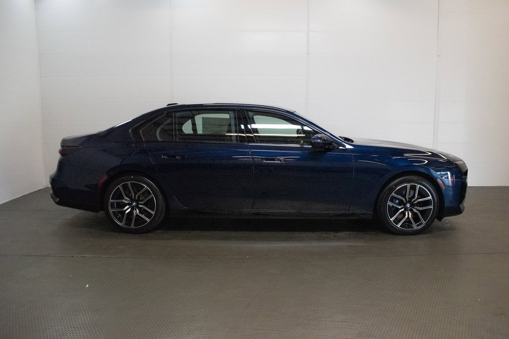 New 2026 BMW 760i xDrive w/ Executive Package image 3
