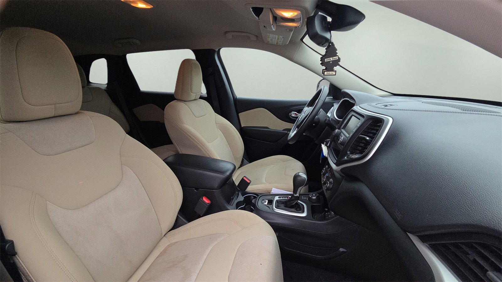 Used 2016 Jeep Cherokee Sport image 25