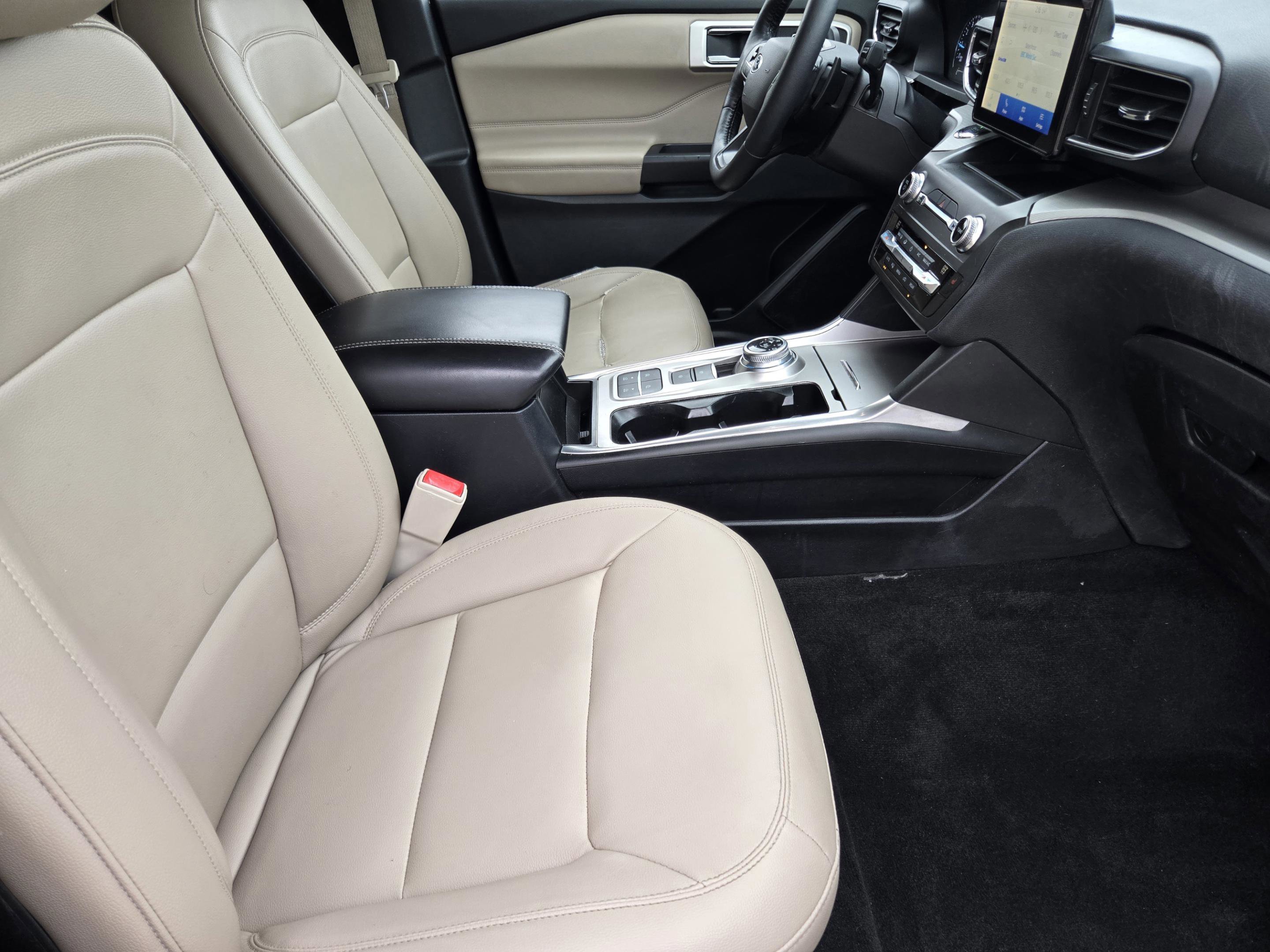 Used 2020 Ford Explorer XLT w/ Equipment Group 202A RWD image 10