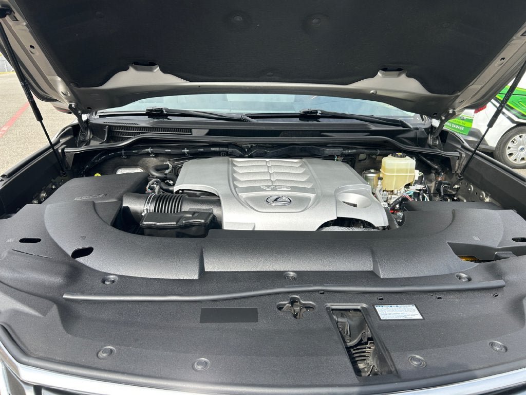 Used 2021 Lexus LX 570 4WD w/ Luxury Package image 29