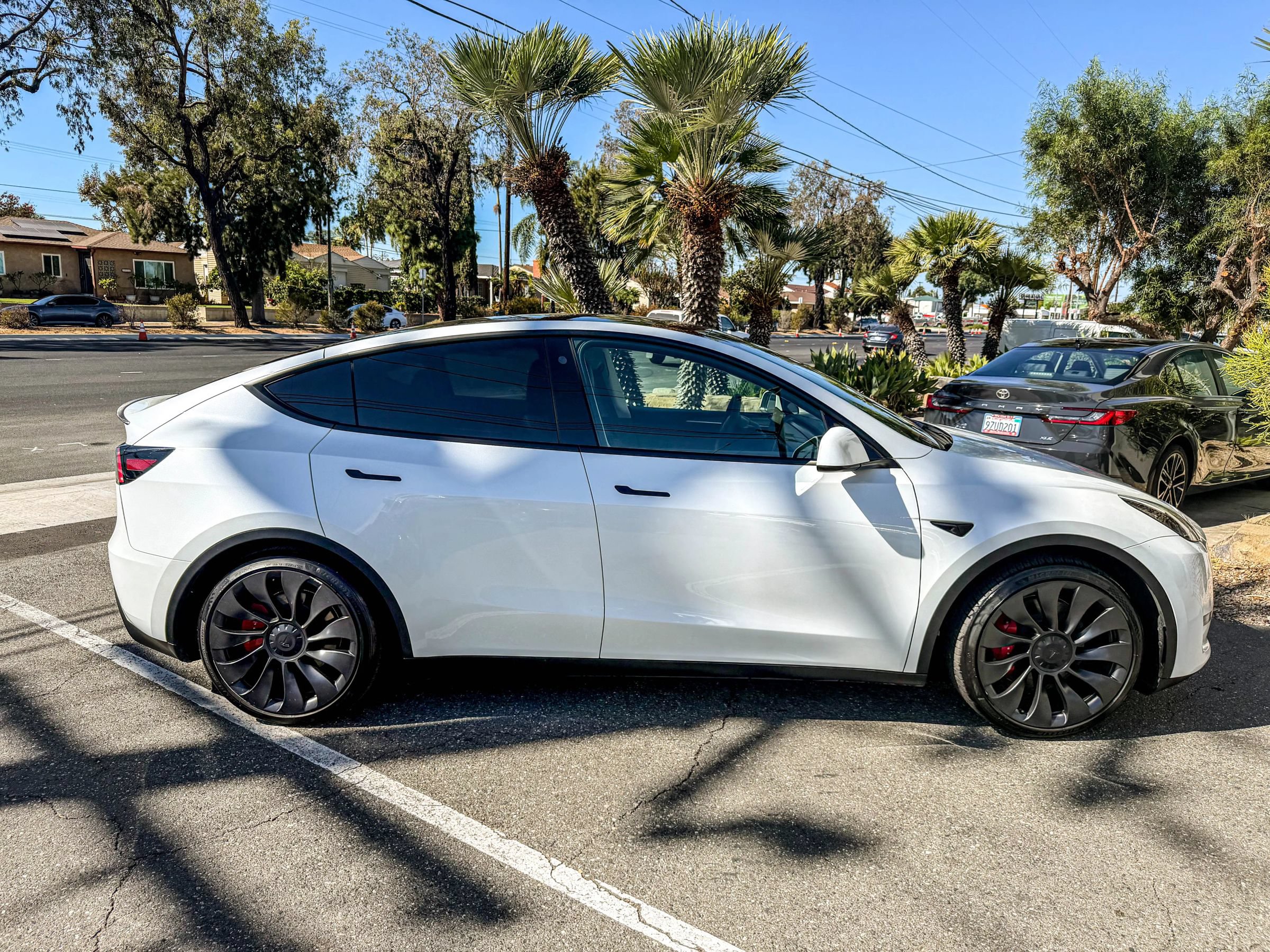 Used 2023 Tesla Model Y Performance AWD/4WD image 16
