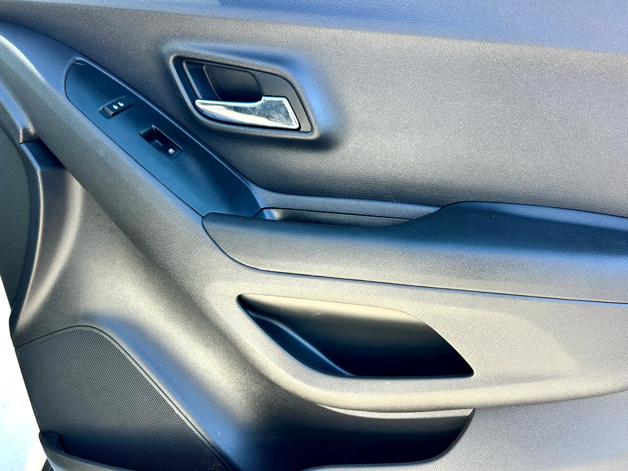 Used 2020 Chevrolet Trax LT w/ Redline Edition image 11